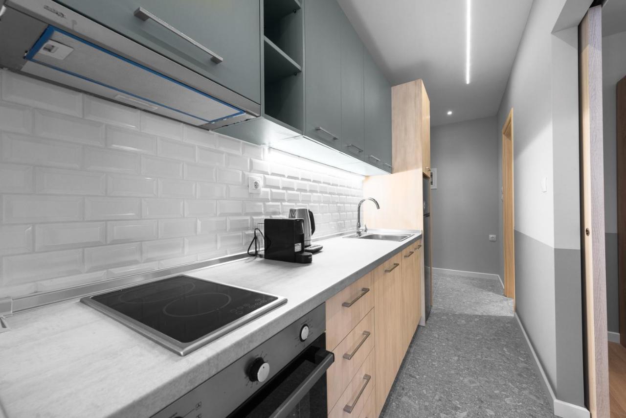 New Yorker, Nilie Hospitality Mgmt Apartment