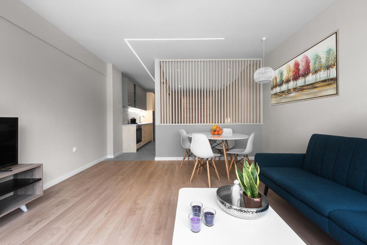 New Yorker, Nilie Hospitality Mgmt Apartment
